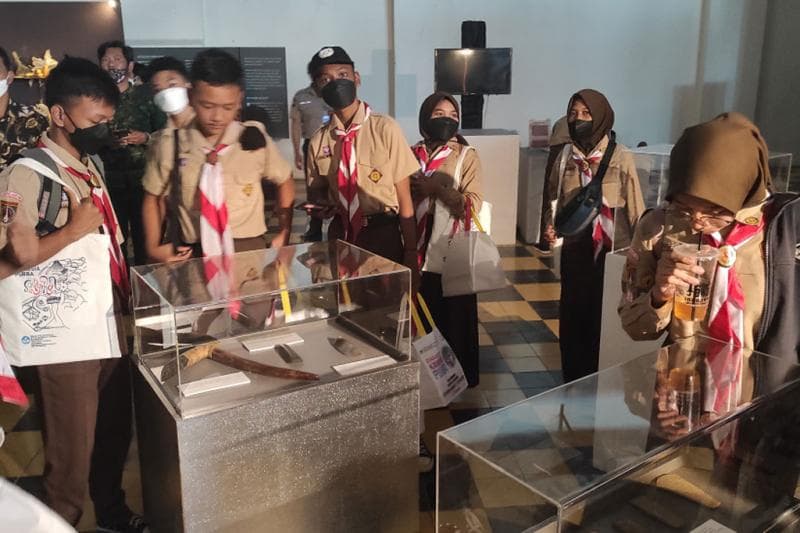 Kampung Manusia Purba Dipamerkan di De Tjolomadoe Karanganyar