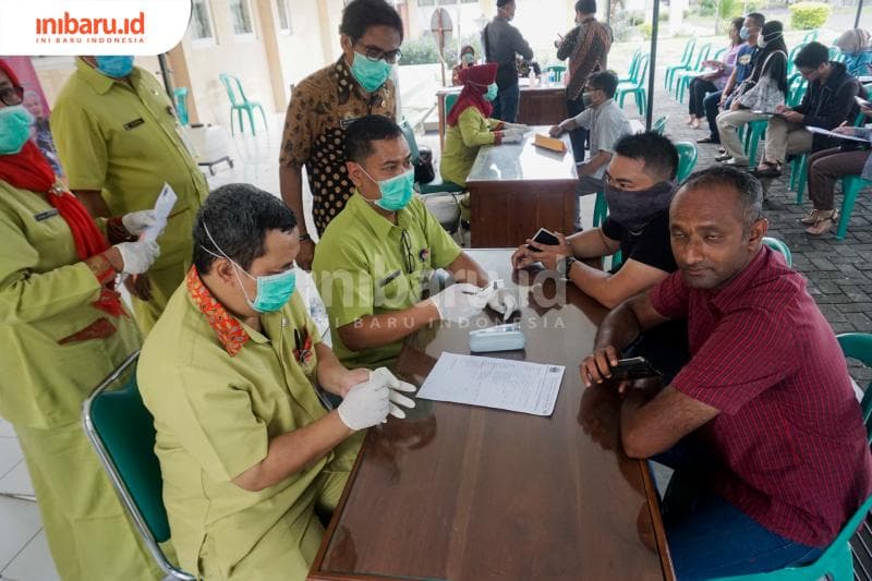 Pengunjung yang cek kesehatan memiliki beragam motif, salah satunya karena mendapat paket barang dari Tiongkok. (Inibaru.id/ Audrian F)<br>