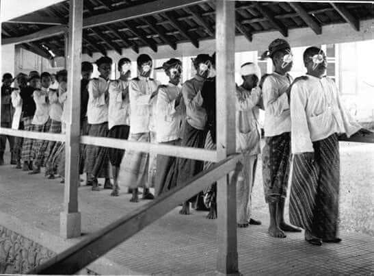 Pasien-pasien di RS William Booth yang mengantre paska operasi mata, (Pinterest/Kezia)