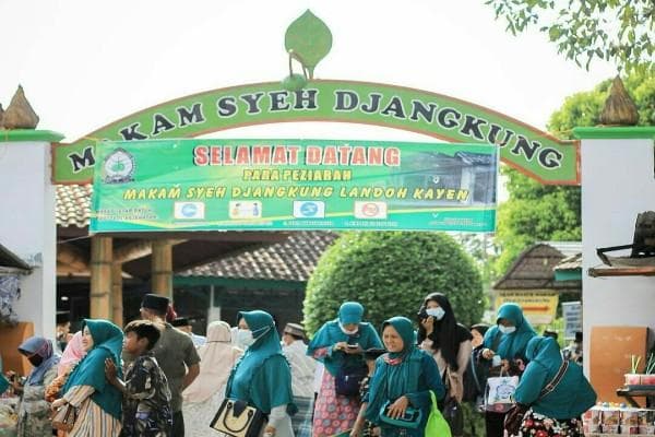 Makam Syekh Jangkung di Kabupaten Pati. (Instagram/@patisakpore)