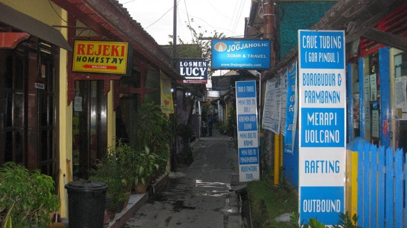 Gang-gang di dalam kawasan Sarkem. (catatanbaskoro.wordpress.com)