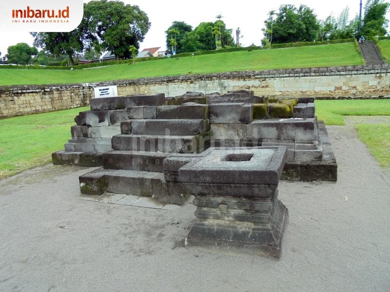 Salah satu perwara. (Inibaru.id/ Isma Swastiningrum)