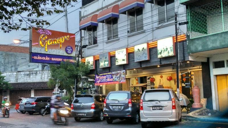 <i>Toko Ganep, toko asli yang menjual roti kecik khas Solo. (Twitter @iamMariza)</i>