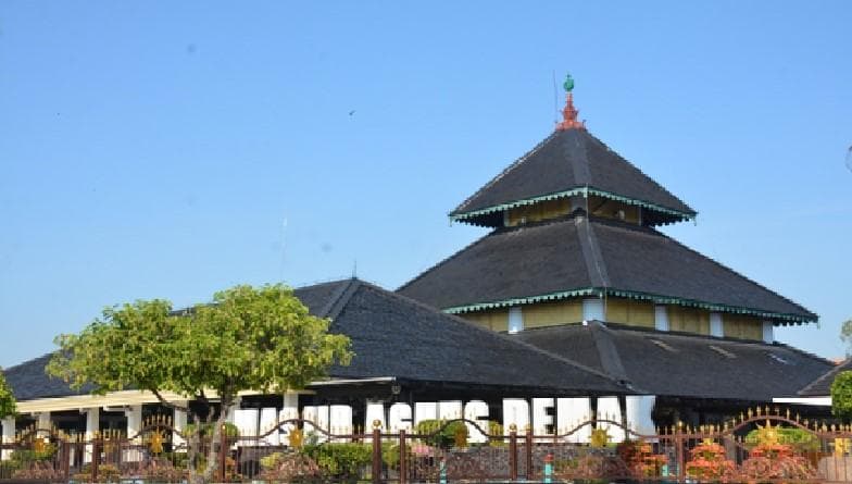 <i>Perseteruan awal Ramadan di zaman dahulu membuat Imam Masjid Agung Demak berganti. (Dispar Kabupaten Demak)</i>