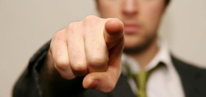 Orang yang lebih suka menyalahkan orang lain atas apa yang menimpa dirinya bakal susah merasa bahagia. (Spirit and truth)