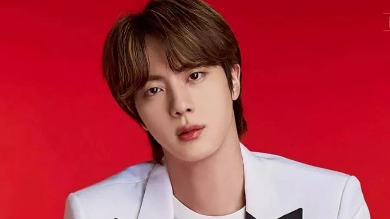 Jin, salah seorang personel BTS yang akan menjalani wajib militer terlebih dahulu. (Soompi)