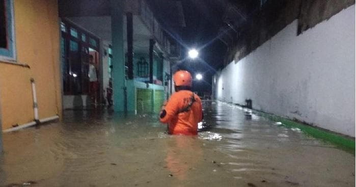 Hujan deras beberapa hari lalu merendam jalur Blora-Bojonegoro setinggi 1-1,5 meter.(Dokumentasi BPBD Blora)
