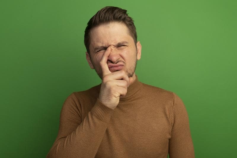 Bolehkan sumbat hidung dengan daun sirih saat mimisan? (Freepik)