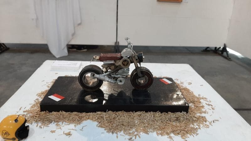 Karya instalasi Muhammad Yanuar Tyson yang berjudul 'Vintage Motor'. (Muhammad Yanuar Tyson)