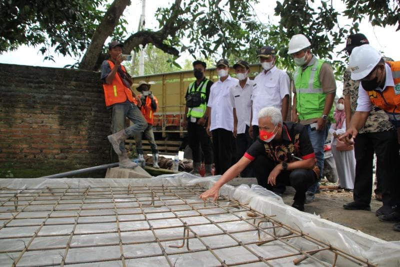 Kerja sama antara pemerintah kabupaten, provinsi, dan pusat dalam pembangunan jalan sangat diperlukan demi memberikan manfaat kepada masyarakat. (Jatengprov)