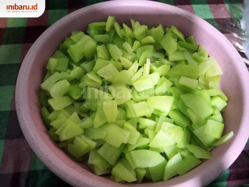 Jangan lupa tiriskan labu setelah proses pelayuan ya!&nbsp;(Inibaru.id/ Rafida Azzundhani)