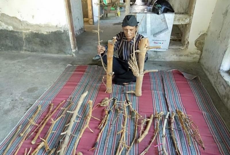 Soemarto memperlihatkan koleksi pring petuk miliknya. (Detik/Soeparno)&nbsp;&nbsp;