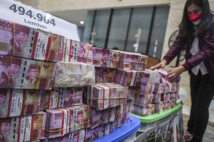 Ilustrasi: Uang palsu yang diedarkan dicetak di sebuah rumah yang ada di Sukoharjo. (Kompas/Antara/Galih Pradipta)