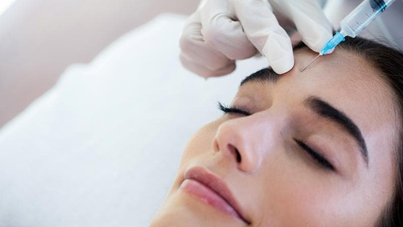 Mengenal Facial Vampir yang Dipercaya Bikin Kulit Wajah Tampak Muda