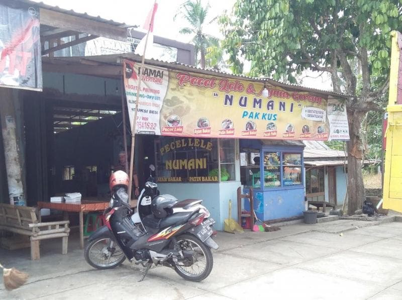 Warung pecak patin Pak Kus Purbalingga. (Restaurantguru)