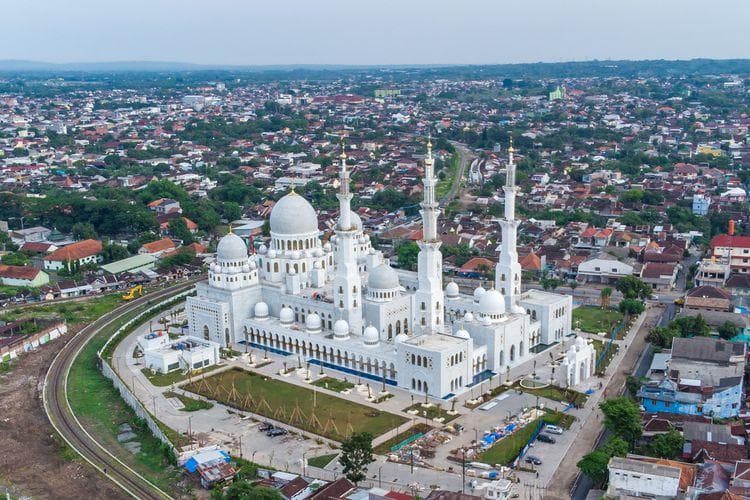 Kemegahan masjid Syeikh Zayed di Solo. (Kompas/Anggara Wikan Prasetya)&nbsp;