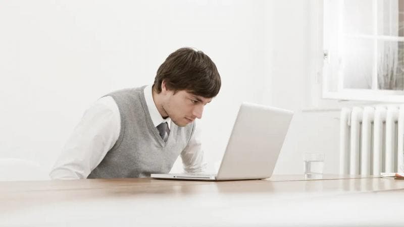 Tips Hindari Mata Lelah Saat Menggunakan Gawai