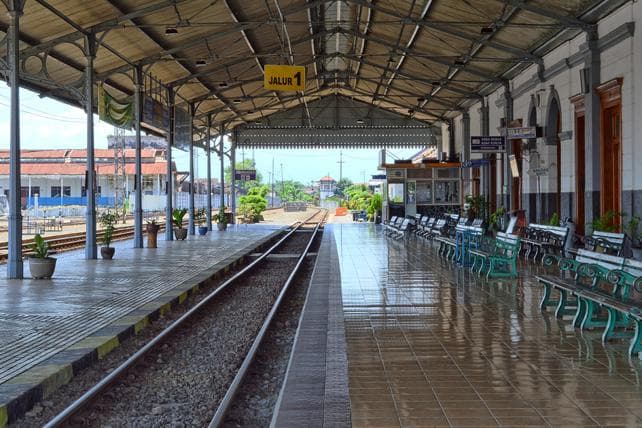Peron Stasiun Solo Jebres yang kini nggak seramai dulu. (Haritage KAI)