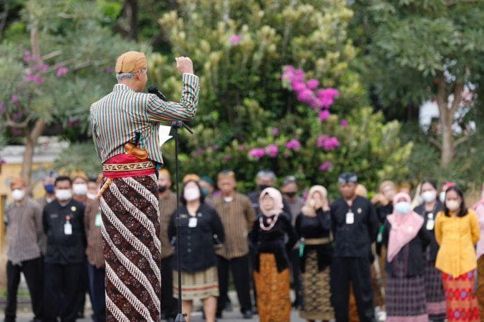 Hari Guru Nasional tahun ini menjadi momentum yang tepat untuk meninjau regulasi tenaga pengajar serta penerapannya. (Jatengprov)