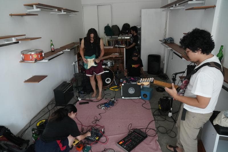 Beberapa musisi eksperimental/noise dari luar negeri turut tampil dalam pagelaran Majelis. (Dokumentasi Majelis)