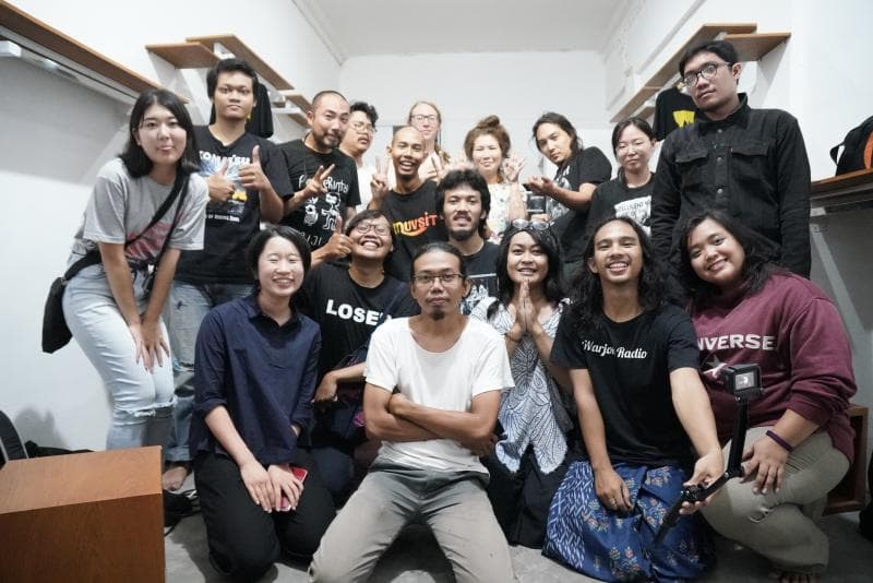 Kekuatan jaringan dan gotong royong para penggiat musik eksperimental/noise di Indonesia menjadi kunci utama pertukaran ide dan musisi dari luar negeri. (Dokumentasi Majelis)