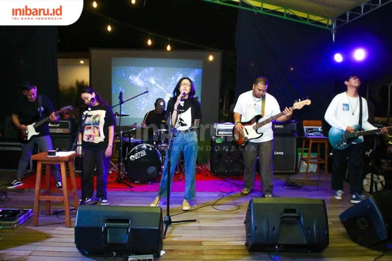 Potret Kanina Ramaniya sedang manggung di sebuah acara. (Dok. Kanina).