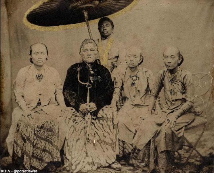 Foto Pakubuwono VIII saat menjabat sebagai raja Kasunanan Surakarta Hadiningrat. (Twitter @potretlawas)