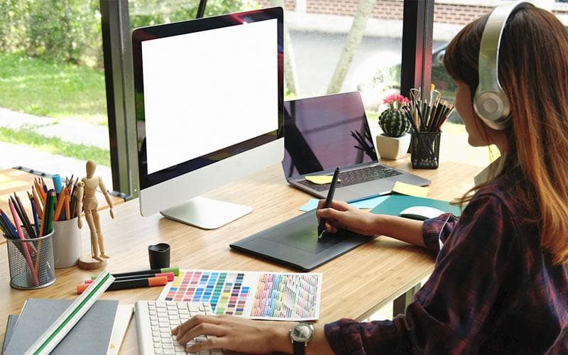 Banyak yang berpendapat bahwa pesatnya perkembangan AI bisa mengancam keberadaan berbagai profesi, terutama konten kreator. (Ekrut)