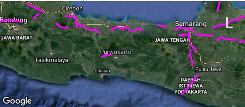 Sesar Baribis-Kendeng terlihat memanjang di bagian utara Pulau Jawa. (Inikebumen/PusGen 2017)