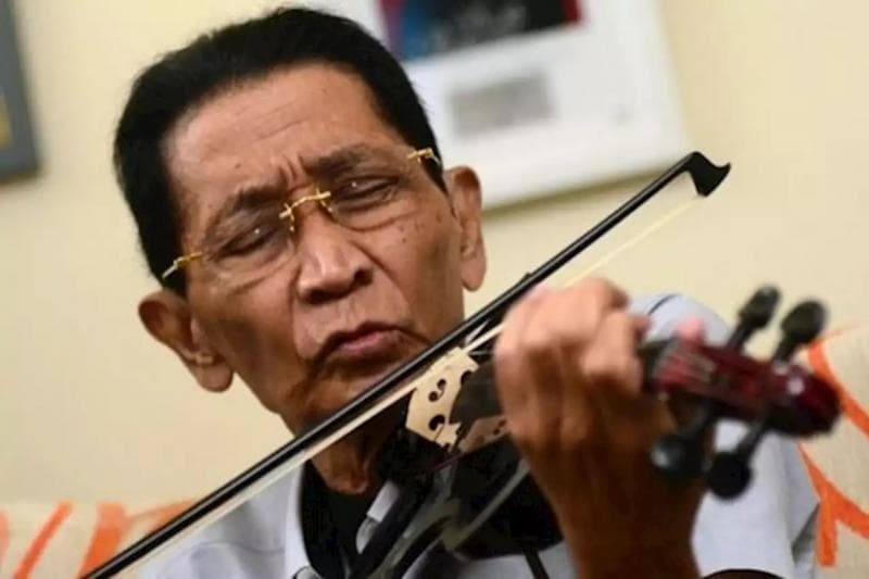 Idris Sardi pernah mendapatkan pangkat tituler karena mengajarkan musik kepada anggota TNI. (Tempo)