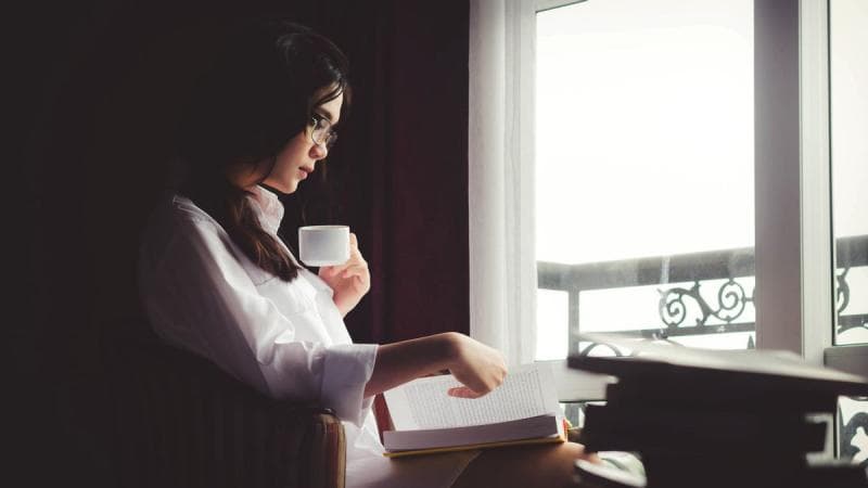 Ilustrasi: Ada orang yang menyendiri dengan tujuan pemulihan diri sehingga setelah itu dia siap beraktivitas kembali termasuk berinteraksi sosial. (VOI/Unsplash/Anthony Tran)