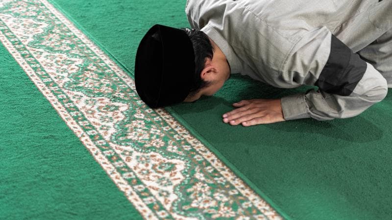Bacaan dan Tata Cara Melakukan Sujud Sahwi