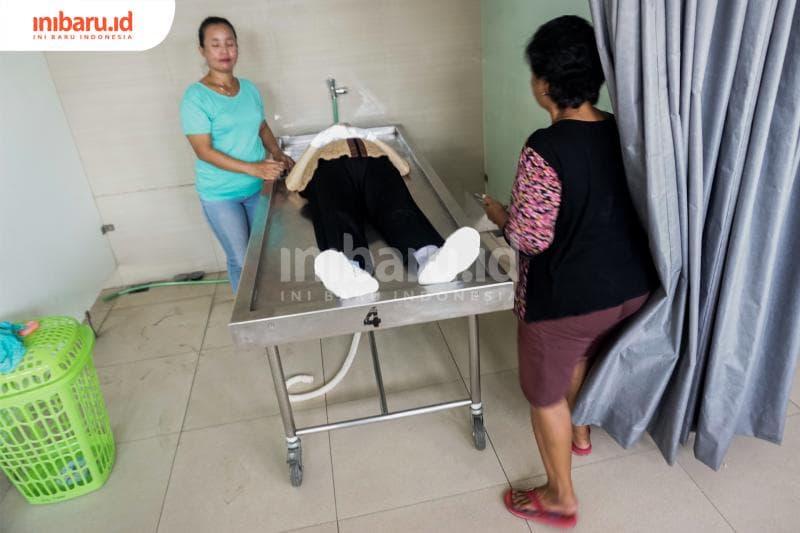 Sepeminuman Teh Bersama Duo Perias Jenazah di Kota Semarang: Tersemat Duka, tapi Banyak Tertawa!