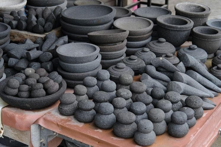 Sekilas Mirip, Begini Cara Membedakan Cobek Batu dengan Cobek Semen