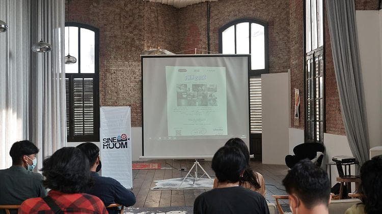 Kegiatan pemutaran film oleh sineroom (akun Instagram @spiegelspace).