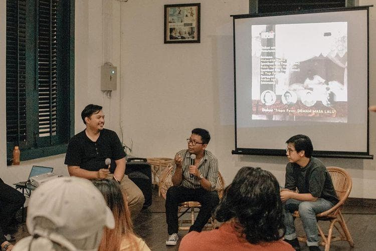 Kegiatan diskusi setelah pemutaran film yang ditayangkan oleh sineroom (akun Instagram @ermayulia).