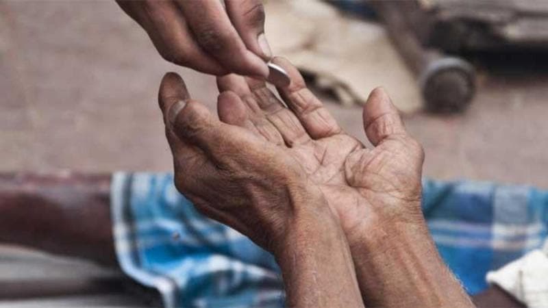 Ilustrasi: Mereka yang live mandi lumpur berharap bisa mendapat uang dari gift yang diberikan oleh netizen. (Minews)