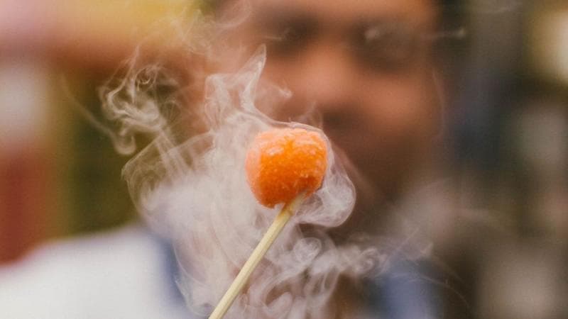 Mengonsumsi nitrogen cair dapat menyebabkan gangguan saluran dan sistem pernapasan. (Unsplash/Albert Hu)