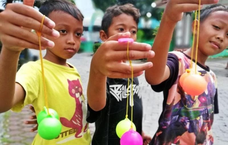 Seperti Gawai, Lato-Lato Sebabkan Kecanduan Jika Berlebihan
