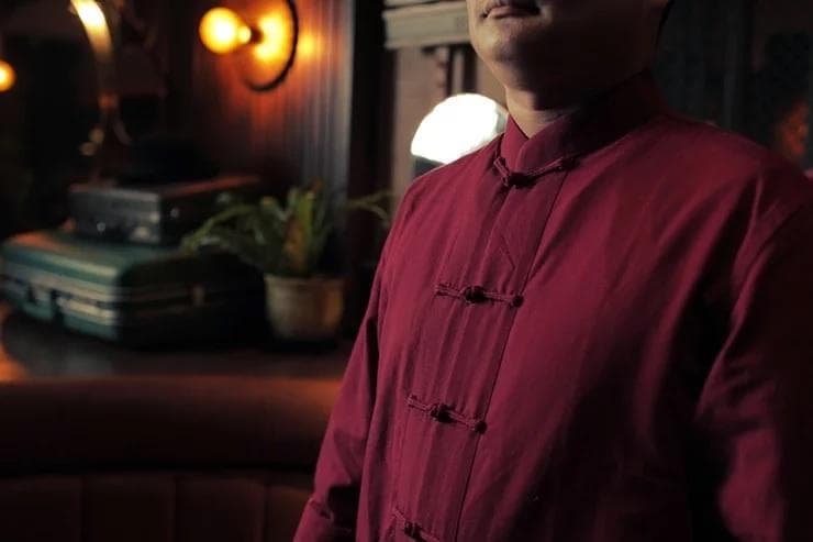 Ilustrasi: Warna-warna dengan aksen merah, hijau, kuning dan biru ini dianggap bisa memberikan keberuntungan, suka cita, kehangatan, dan keberanian. (BukaReview/Hanafi)