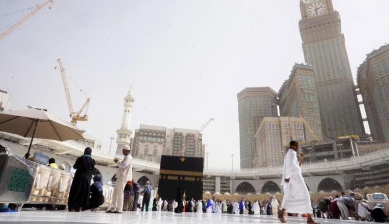 Ilustrasi: Lakukan pelecehan seksual saat Tawaf, WNI dipenjara 2 tahun. (AP Photo/Amr Nabil)