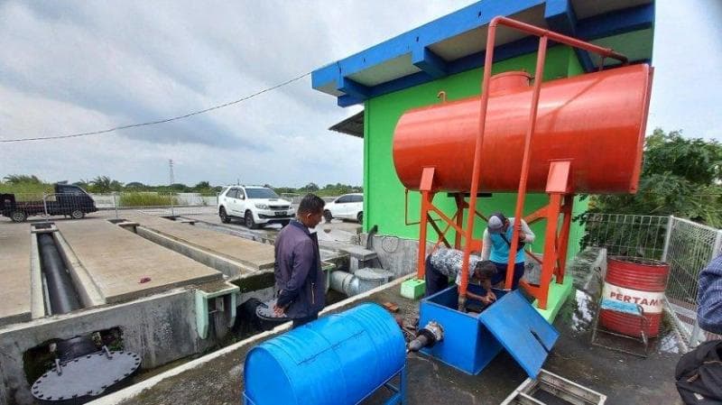 Penjaga pompa air di Kudus selalu sibuk saat banjir datang. (Tribun Muria/Rifqi Ghozali)