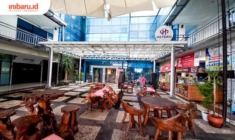 Potret halaman depan Gedung Hetero Space Semarang.