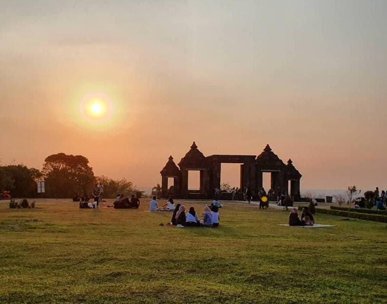 Kapan Waktu Terbaik Berburu Sunset Ratu Boko Yogyakarta?