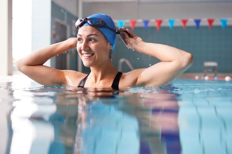 Renang adalah salah satu olahraga yang cocok untuk penderita darah rendah. (Freepik)