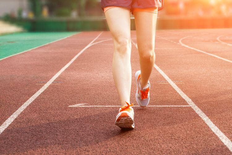 Rutin jalan cepat lebih baik ketimbang terlalu memaksakan durasi yang lama. (Freepik/Onlyyouqj)