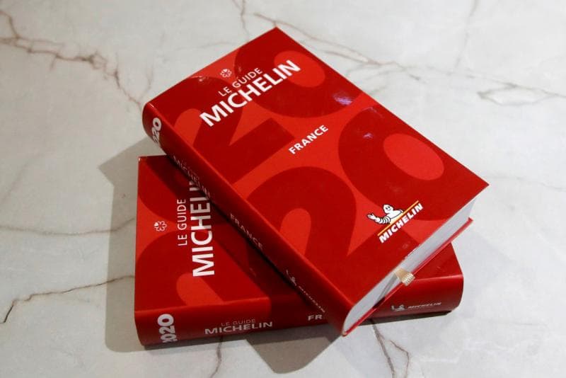 Michelin Guides, cikal bakal penghargaan Michelin Stars. (Reuters/Charles Platiau)