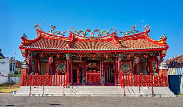 Klenteng, sebuah tempat peribadatan yang membuat masyarakat Tionghoa berkumupul. (Kelana Nusantara)