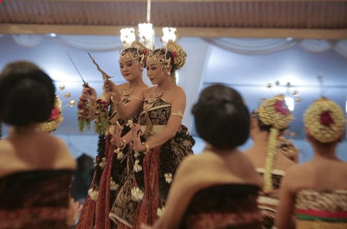 Pasukan Estri Ladrang Mangungkung mahir menggunakan senjata seperti panah, pedang, keris, senapan, hingga meriam. (Jatengprov)