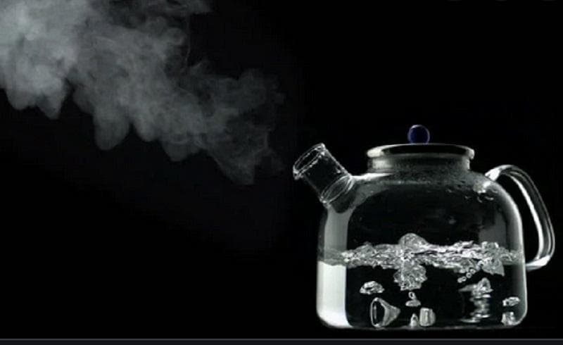 Jangan gunakan air panas, melainkan hangat. (Shutterstock via Okezone)